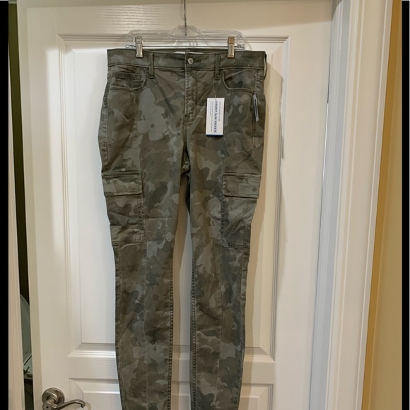 Old Navy Denim - WOMENS OLD NAVY HIGH WAIST CAMO JEANS SIZE 12 NWT